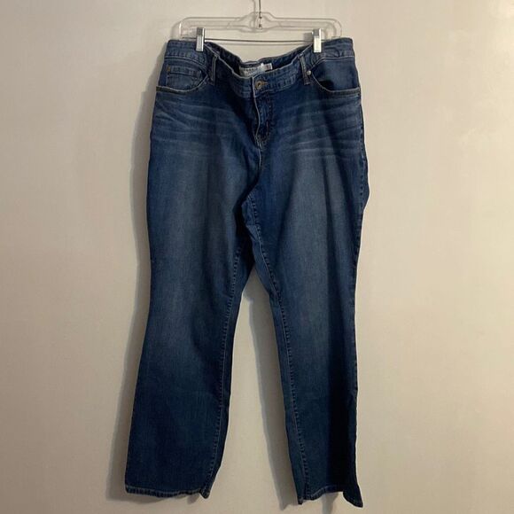 Torrid Relaxed Boot cut jeans, size 20 - Picture 1 of 3